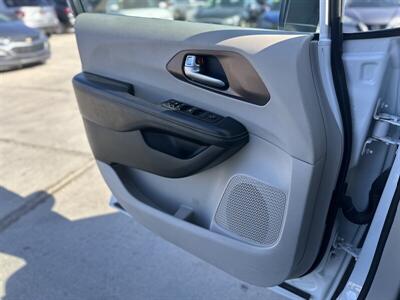 2021 Chrysler Voyager LXi   - Photo 6 - Somerton, AZ 85350