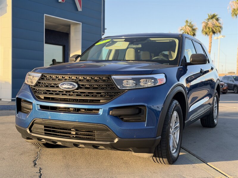 2022 Ford Explorer Base photo 2
