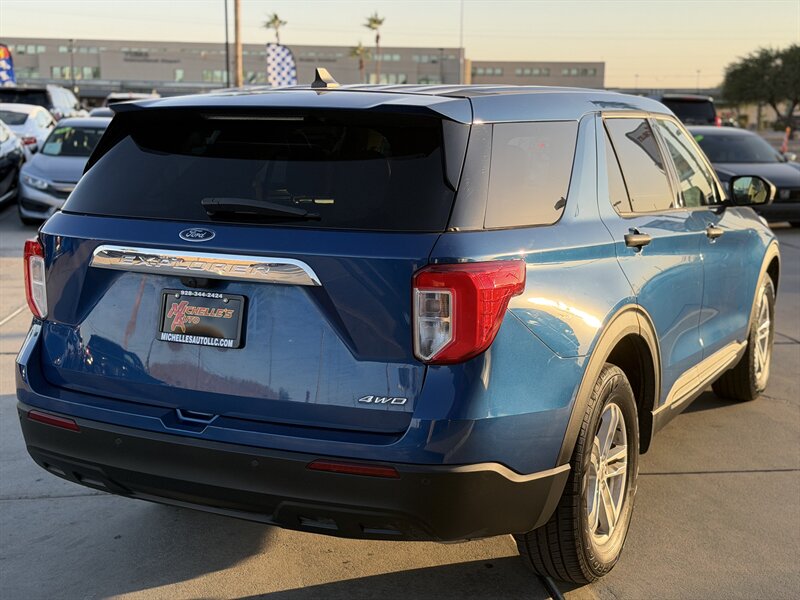 2022 Ford Explorer Base photo 4