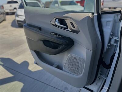 2018 Chrysler Pacifica Limited   - Photo 9 - Yuma, AZ 85365