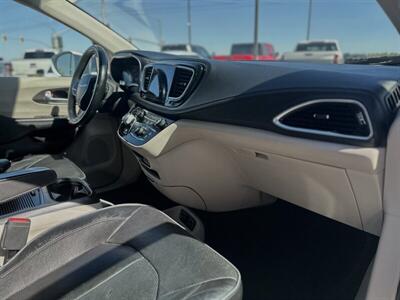 2018 Chrysler Pacifica Limited   - Photo 8 - Yuma, AZ 85365