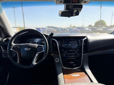 2020 Cadillac Escalade Luxury - Photo 2 - Yuma, AZ 85365
