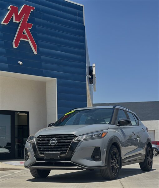 2022 Nissan Kicks SR  