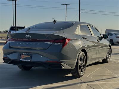 2022 Hyundai ELANTRA SEL   - Photo 8 - Yuma, AZ 85364