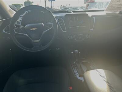 2018 Chevrolet Malibu LT   - Photo 2 - Yuma, AZ 85364