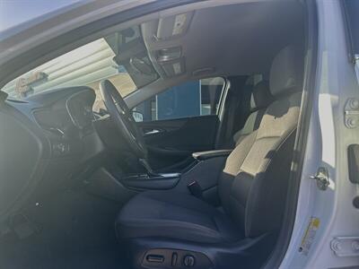 2018 Chevrolet Malibu LT   - Photo 3 - Yuma, AZ 85364