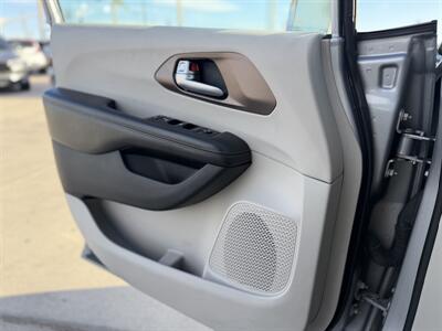 2018 Chrysler Pacifica Touring L - Photo 9 - Yuma, AZ 85365