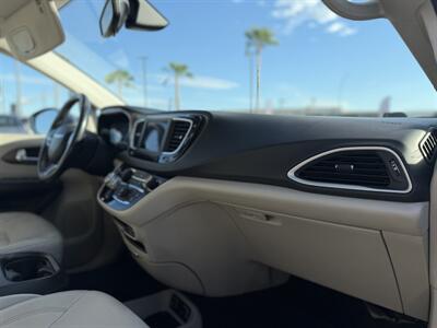2018 Chrysler Pacifica Touring L - Photo 8 - Yuma, AZ 85365