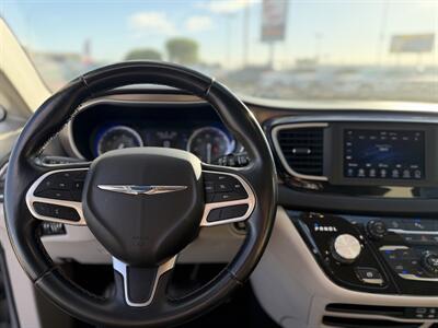 2018 Chrysler Pacifica Touring L - Photo 2 - Yuma, AZ 85365