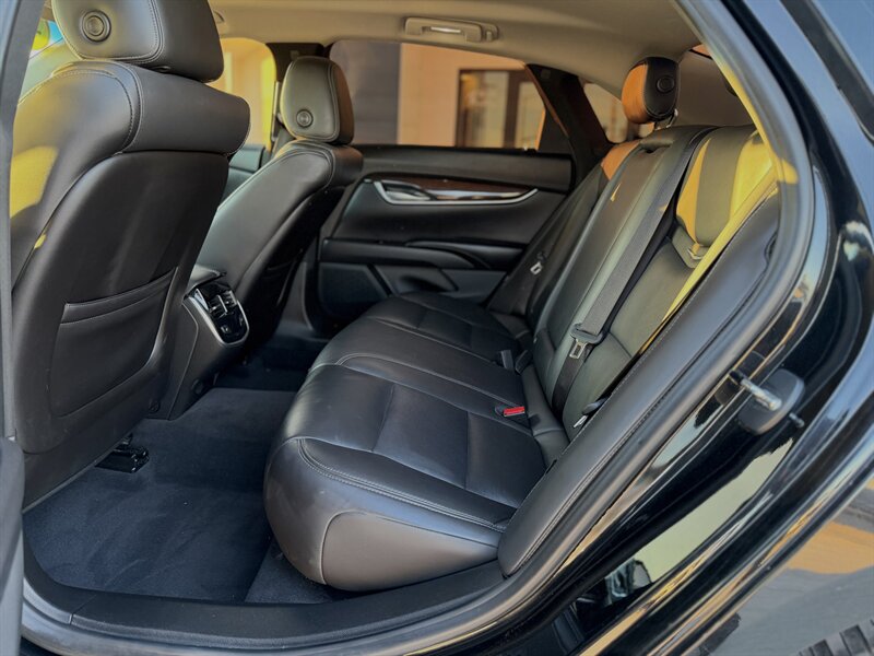 2016 Cadillac XTS Luxury photo 3