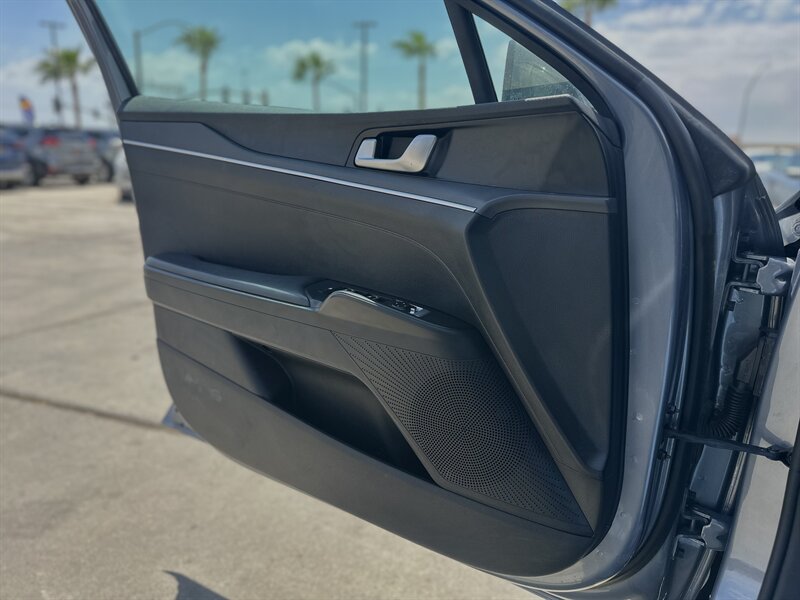 2021 Kia K5 LXS photo 2