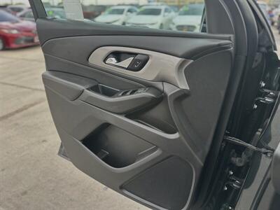 2020 Chevrolet Traverse LT Cloth   - Photo 6 - Yuma, AZ 85364