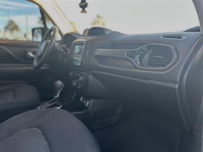 2020 Jeep Renegade Altitude   - Photo 5 - Yuma, AZ 85364