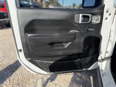 2019 Jeep Wrangler Unlimited Rubicon   - Photo 11 - Yuma, AZ 85365