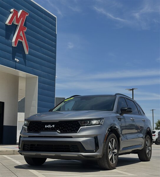2022 Kia Sorento S - Photo 1 - Yuma, AZ 85364