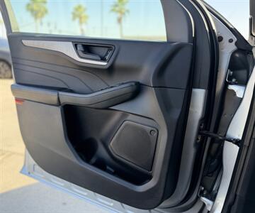2022 Ford Escape SE   - Photo 9 - Somerton, AZ 85350