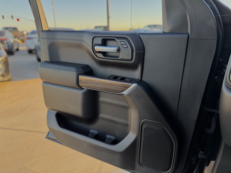 2019 Chevrolet Silverado 1500 LT photo 4