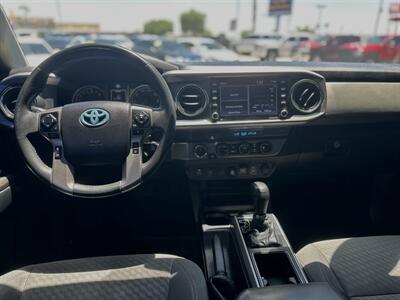 2021 Toyota Tacoma SR5 V6   - Photo 2 - Yuma, AZ 85364