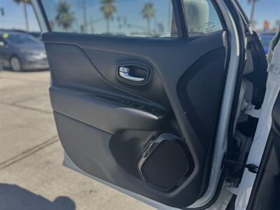 2020 Jeep Renegade Altitude   - Photo 6 - Somerton, AZ 85350