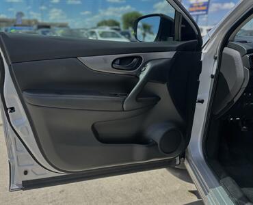 2020 Nissan Rogue Sport S   - Photo 5 - Yuma, AZ 85364