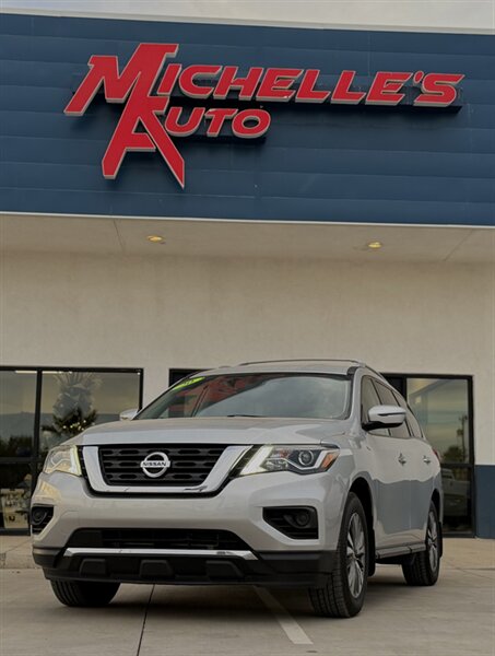 2020 Nissan Pathfinder S's photo