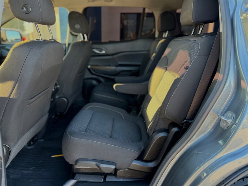 2021 Gmc Acadia SLE photo 2