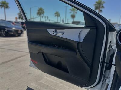 2022 Kia Forte LXS   - Photo 6 - Yuma, AZ 85364