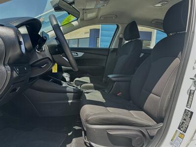 2022 Kia Forte LXS   - Photo 3 - Yuma, AZ 85364