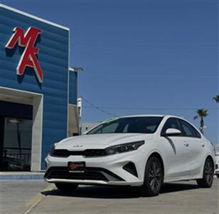 2022 Kia Forte LXS   - Photo 1 - Yuma, AZ 85364