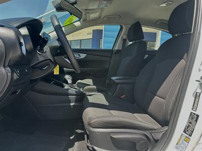 2022 Kia Forte LXS   - Photo 3 - Somerton, AZ 85350