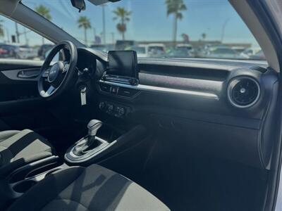 2022 Kia Forte LXS   - Photo 5 - Yuma, AZ 85364