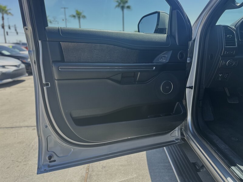 2020 Ford Expedition Limited photo 4
