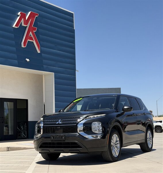 2022 Mitsubishi Outlander ES