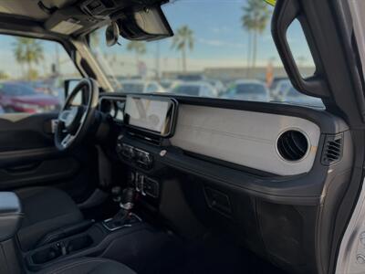 2024 Jeep Wrangler Sahara   - Photo 9 - Yuma, AZ 85364