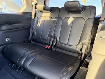 2022 Jeep Grand Cherokee L Limited   - Photo 5 - Yuma, AZ 85364