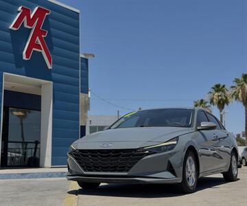 2023 Hyundai ELANTRA SE Sedan