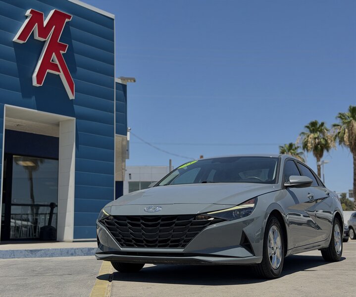 2023 Hyundai ELANTRA SE  