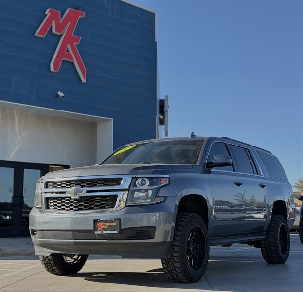 2019 Chevrolet Suburban 2WD 1500 LT's photo