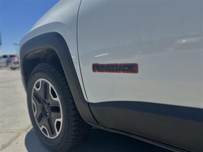 2017 Jeep Renegade Trailhawk   - Photo 10 - Yuma, AZ 85365