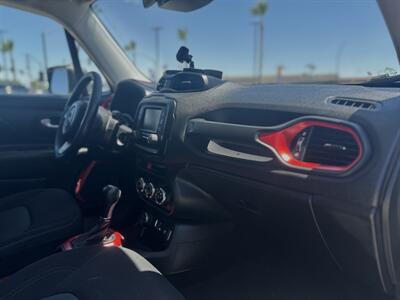 2017 Jeep Renegade Trailhawk   - Photo 6 - Yuma, AZ 85365