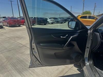 2018 Nissan Rogue SV   - Photo 5 - Somerton, AZ 85350