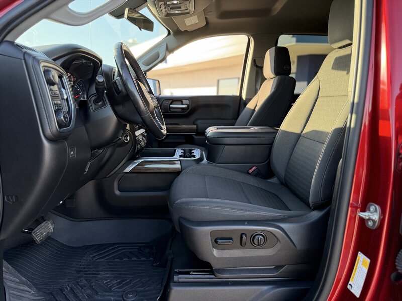 2021 Chevrolet Silverado 1500 RST photo 3