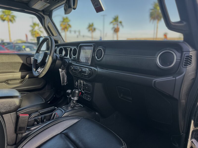 2023 Jeep Wrangler Sahara 4xe photo 4