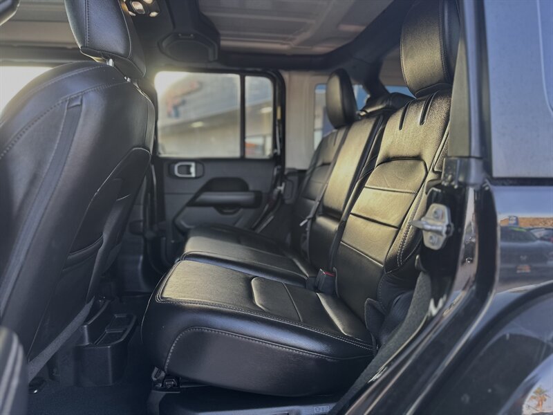 2023 Jeep Wrangler Sahara 4xe photo 3