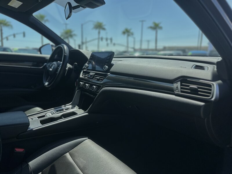 2020 Honda Accord Sport photo 2