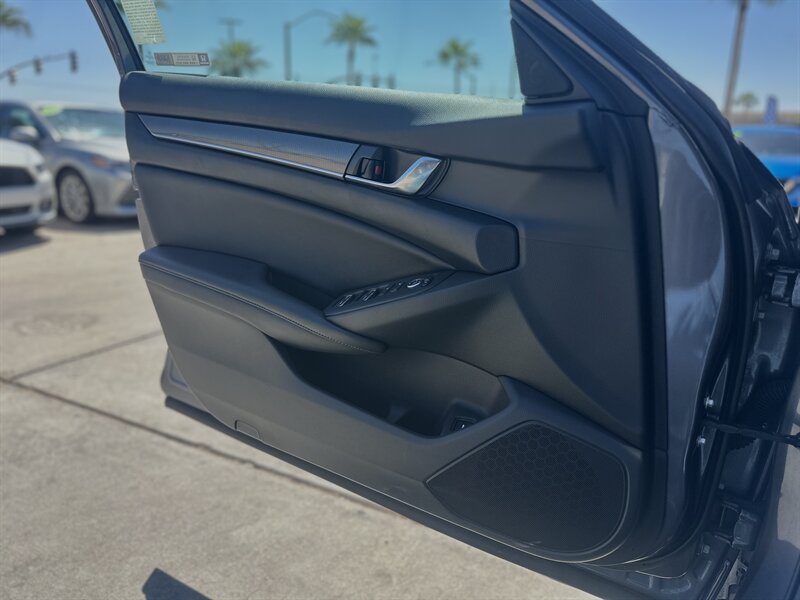 2020 Honda Accord Sport photo 3