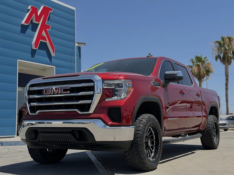 2019 GMC Sierra 4WD Crew Cab Short Box SLE's photo