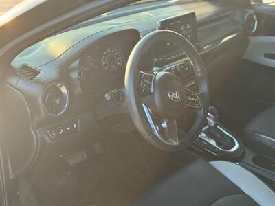 2020 Kia Forte EX   - Photo 2 - Yuma, AZ 85364