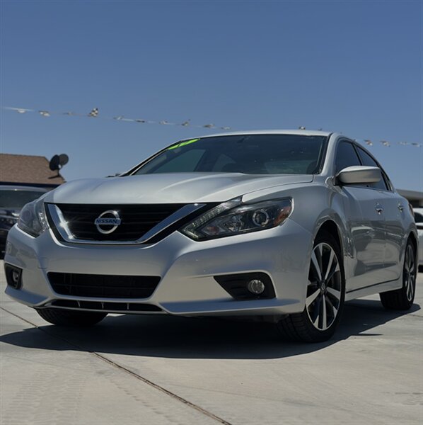2017 Nissan Altima 3.5 SR - Photo 1 - Yuma, AZ 85364