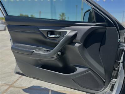 2017 Nissan Altima 3.5 SR   - Photo 6 - Yuma, AZ 85364
